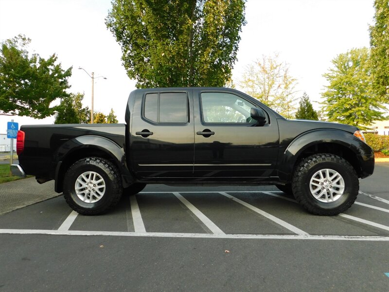 2019 Nissan Frontier SV Crew Cab 4X4 / V6 /NEW LIFT & TIRES /25,000 MIL