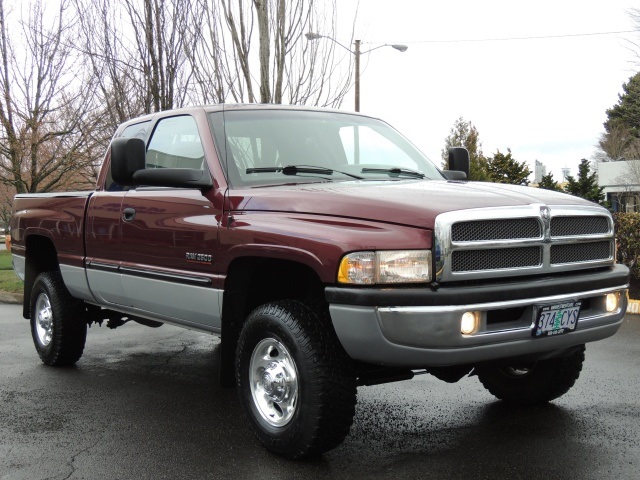 2001 Dodge Ram 2500 4X4 / Short Bed / 5.9L CUMMINS Diesel / 112k miles   - Photo 2 - Portland, OR 97217