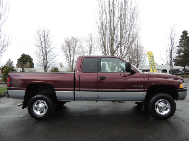 2001 Dodge Ram 2500 4X4 / Short Bed / 5.9L CUMMINS Diesel / 112k miles   - Photo 4 - Portland, OR 97217