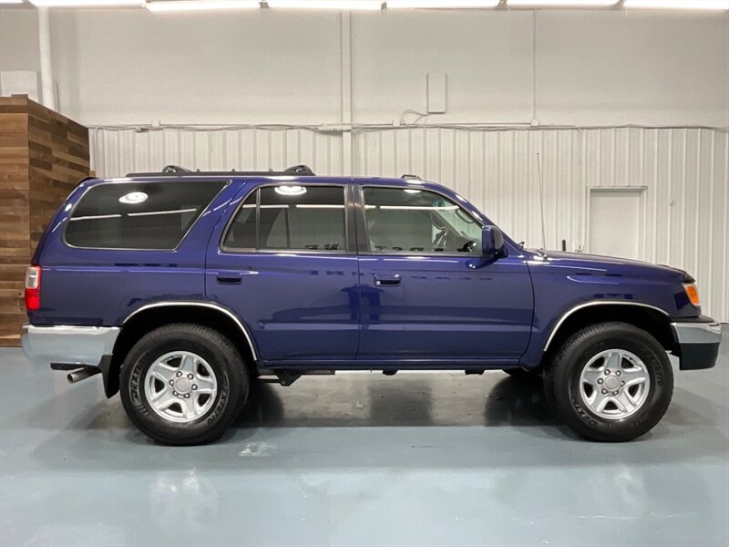 2001 Toyota 4Runner SR5 Sport Utility 4X4 / 3.4L V6 / 118K MILES  / ZERO RUST / SUNROOF / FRESH TIMING BELT SERVICE DONE - Photo 4 - Gladstone, OR 97027