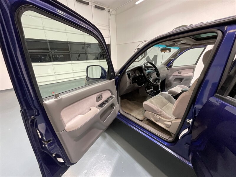 2001 Toyota 4Runner SR5 Sport Utility 4X4 / 3.4L V6 / 118K MILES  / ZERO RUST / SUNROOF / FRESH TIMING BELT SERVICE DONE - Photo 31 - Gladstone, OR 97027