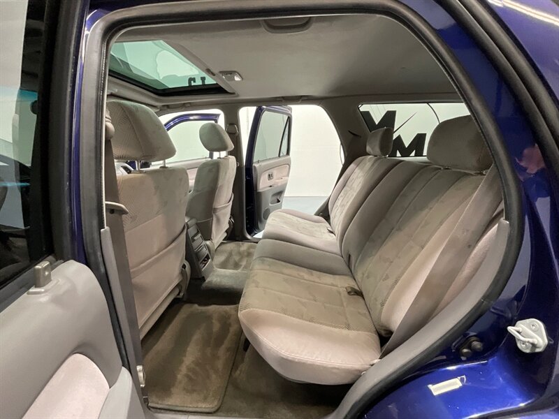 2001 Toyota 4Runner SR5 Sport Utility 4X4 / 3.4L V6 / 118K MILES  / ZERO RUST / SUNROOF / FRESH TIMING BELT SERVICE DONE - Photo 10 - Gladstone, OR 97027