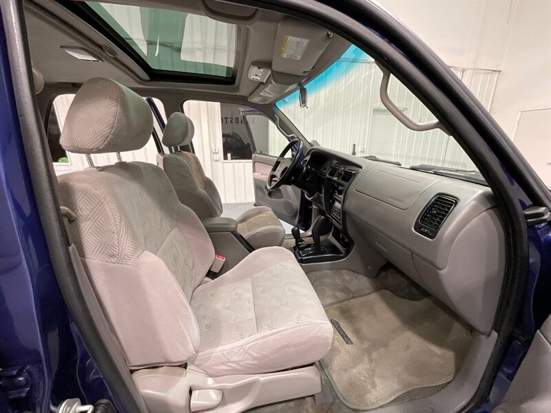 2001 Toyota 4Runner SR5 Sport Utility 4X4 / 3.4L V6 / 118K MILES  / ZERO RUST / SUNROOF / FRESH TIMING BELT SERVICE DONE - Photo 12 - Gladstone, OR 97027