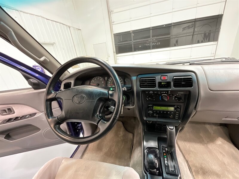 2001 Toyota 4Runner SR5 Sport Utility 4X4 / 3.4L V6 / 118K MILES  / ZERO RUST / SUNROOF / FRESH TIMING BELT SERVICE DONE - Photo 39 - Gladstone, OR 97027