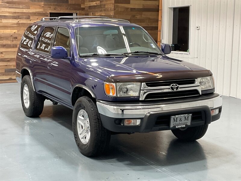 2001 Toyota 4Runner SR5 Sport Utility 4X4 / 3.4L V6 / 118K MILES  / ZERO RUST / SUNROOF / FRESH TIMING BELT SERVICE DONE - Photo 2 - Gladstone, OR 97027