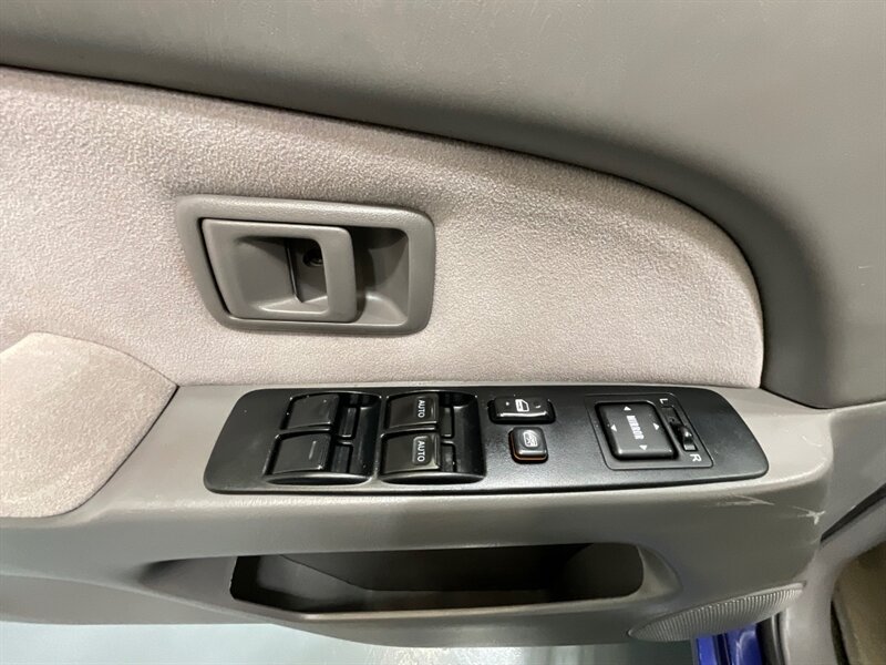 2001 Toyota 4Runner SR5 Sport Utility 4X4 / 3.4L V6 / 118K MILES  / ZERO RUST / SUNROOF / FRESH TIMING BELT SERVICE DONE - Photo 19 - Gladstone, OR 97027