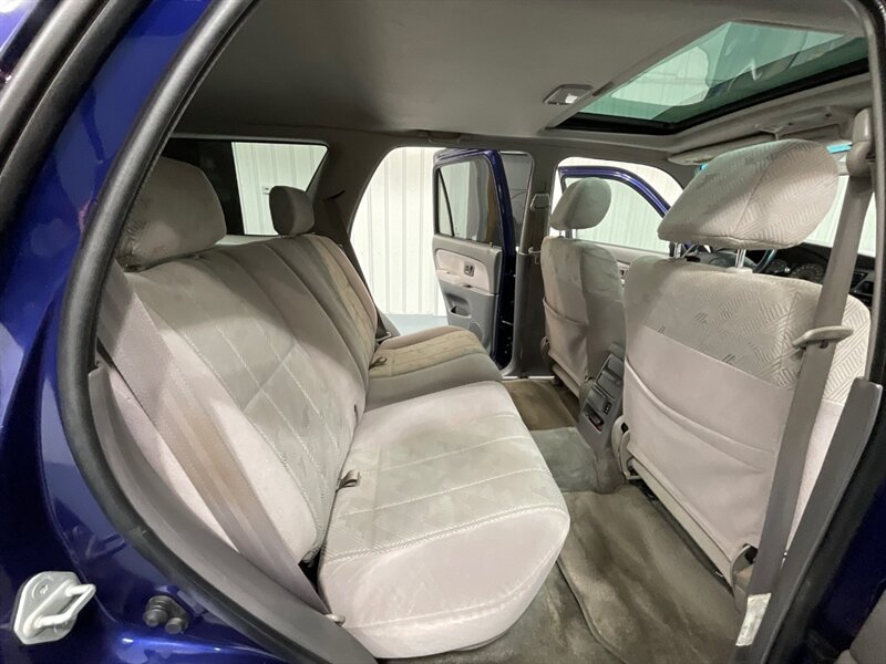 2001 Toyota 4Runner SR5 Sport Utility 4X4 / 3.4L V6 / 118K MILES  / ZERO RUST / SUNROOF / FRESH TIMING BELT SERVICE DONE - Photo 11 - Gladstone, OR 97027