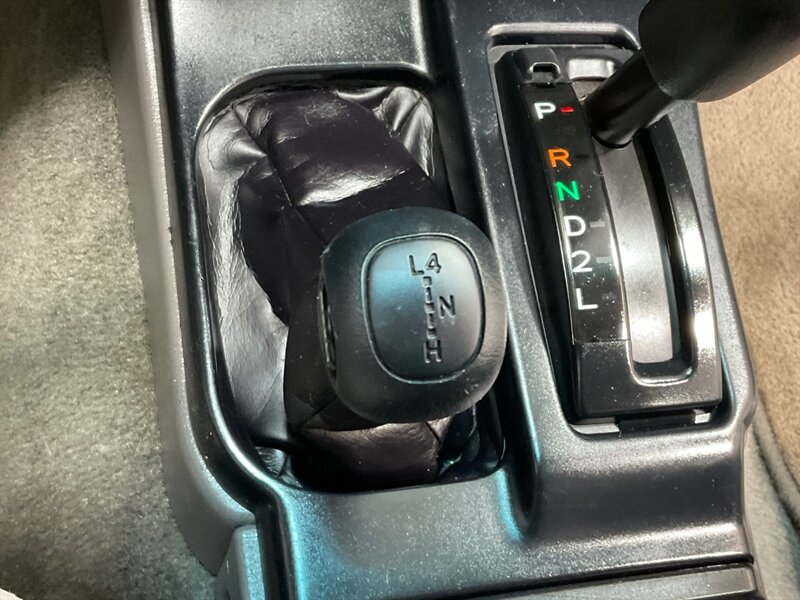 2001 Toyota 4Runner SR5 Sport Utility 4X4 / 3.4L V6 / 118K MILES  / ZERO RUST / SUNROOF / FRESH TIMING BELT SERVICE DONE - Photo 14 - Gladstone, OR 97027