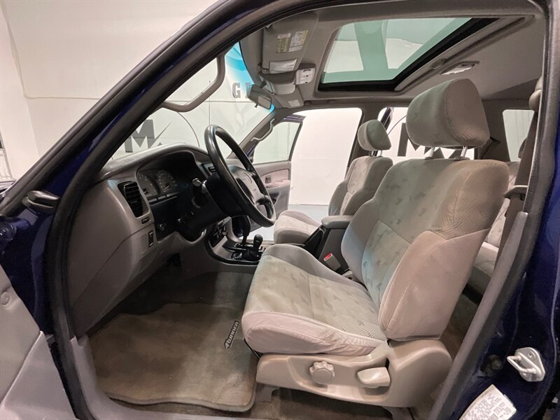 2001 Toyota 4Runner SR5 Sport Utility 4X4 / 3.4L V6 / 118K MILES  / ZERO RUST / SUNROOF / FRESH TIMING BELT SERVICE DONE - Photo 9 - Gladstone, OR 97027