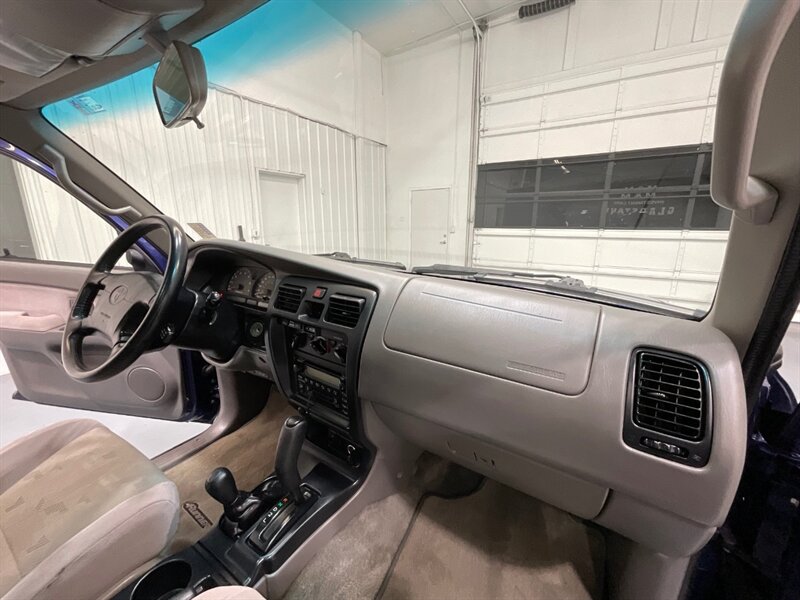 2001 Toyota 4Runner SR5 Sport Utility 4X4 / 3.4L V6 / 118K MILES  / ZERO RUST / SUNROOF / FRESH TIMING BELT SERVICE DONE - Photo 34 - Gladstone, OR 97027