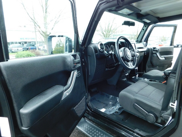 2012 Jeep Wrangler Unlimited Sahara / 4WD / Hard Top / Navi / LIFTED   - Photo 13 - Portland, OR 97217