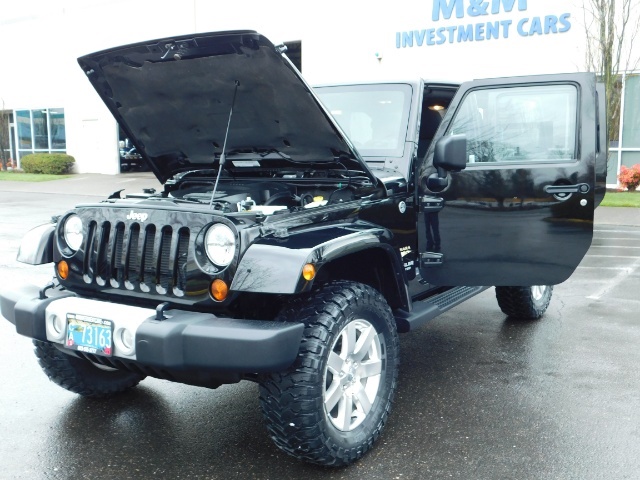 2012 Jeep Wrangler Unlimited Sahara / 4WD / Hard Top / Navi / LIFTED   - Photo 25 - Portland, OR 97217