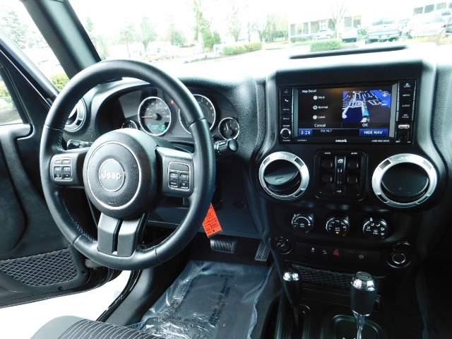 2012 Jeep Wrangler Unlimited Sahara / 4WD / Hard Top / Navi / LIFTED   - Photo 21 - Portland, OR 97217