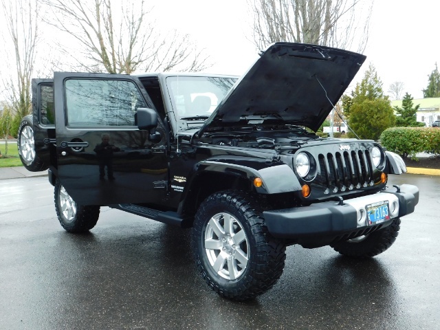 2012 Jeep Wrangler Unlimited Sahara / 4WD / Hard Top / Navi / LIFTED   - Photo 31 - Portland, OR 97217