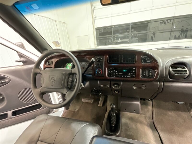2001 Dodge Ram 2500 Laramie 4X4 5.9L DIESEL / NEW WHEELS & TIRES / Leather Seats / Long Bed / ZERO RUST - Photo 17 - Gladstone, OR 97027