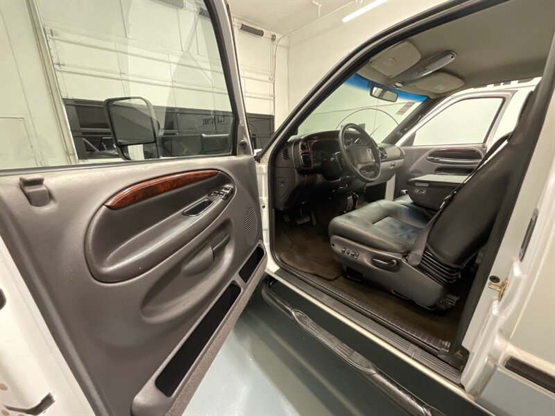 2001 Dodge Ram 2500 Laramie 4X4 5.9L DIESEL / NEW WHEELS & TIRES / Leather Seats / Long Bed / ZERO RUST - Photo 32 - Gladstone, OR 97027