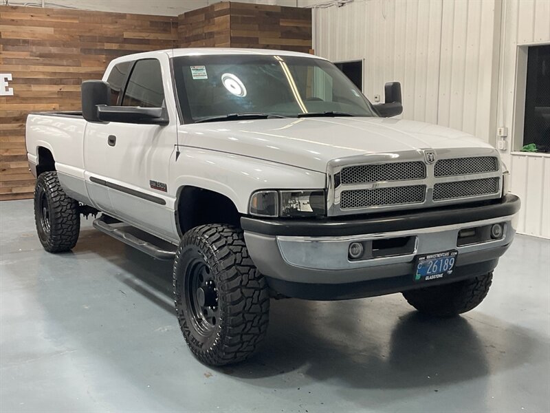2001 Dodge Ram 2500 Laramie 4X4 5.9L DIESEL / NEW WHEELS & TIRES / Leather Seats / Long Bed / ZERO RUST - Photo 2 - Gladstone, OR 97027