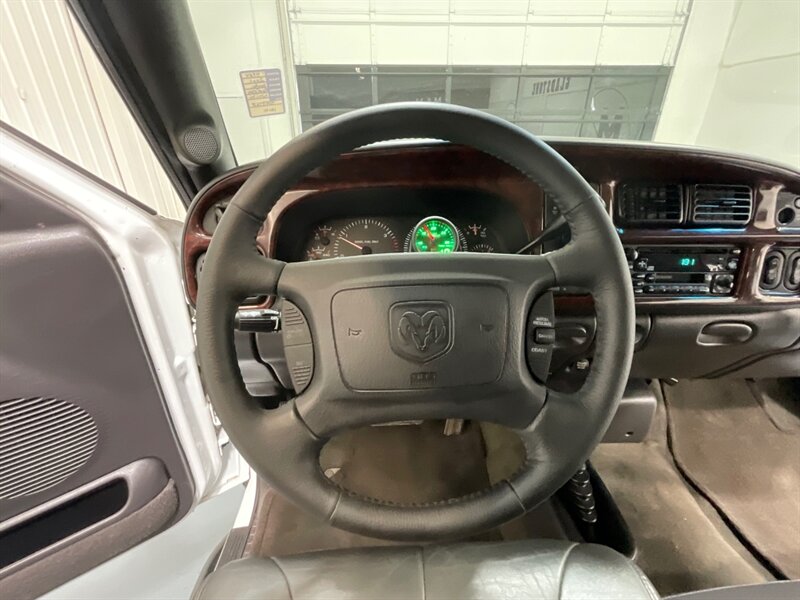 2001 Dodge Ram 2500 Laramie 4X4 5.9L DIESEL / NEW WHEELS & TIRES / Leather Seats / Long Bed / ZERO RUST - Photo 19 - Gladstone, OR 97027