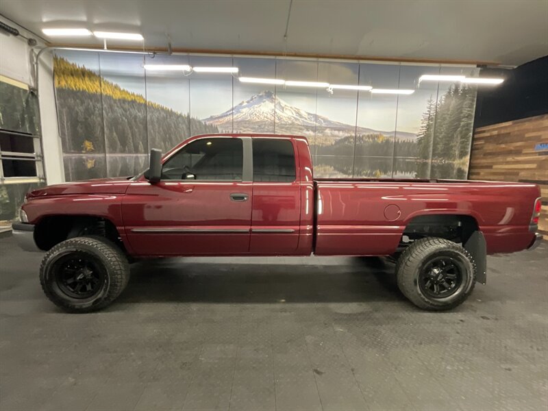 2002 Dodge Ram 2500 SLT 4dr 4X4 / 5.9L CUMMINS DIESEL /  122.000 MILES  LIFTED w/ 33 " ALLTERRAIN TIRES & 17 " MOTO WHEELS / RUST FREE / Excel Cond - Photo 3 - Gladstone, OR 97027