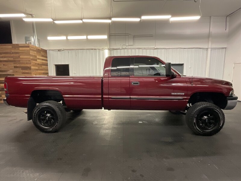 2002 Dodge Ram 2500 SLT 4dr 4X4 / 5.9L CUMMINS DIESEL /  122.000 MILES  LIFTED w/ 33 " ALLTERRAIN TIRES & 17 " MOTO WHEELS / RUST FREE / Excel Cond - Photo 4 - Gladstone, OR 97027