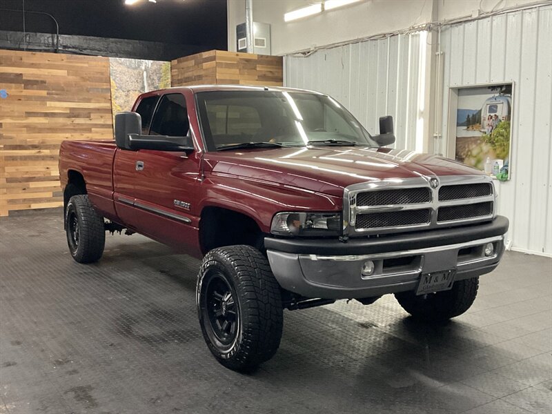 2002 Dodge Ram 2500 SLT 4dr 4X4 / 5.9L CUMMINS DIESEL /  122.000 MILES  LIFTED w/ 33 " ALLTERRAIN TIRES & 17 " MOTO WHEELS / RUST FREE / Excel Cond - Photo 2 - Gladstone, OR 97027