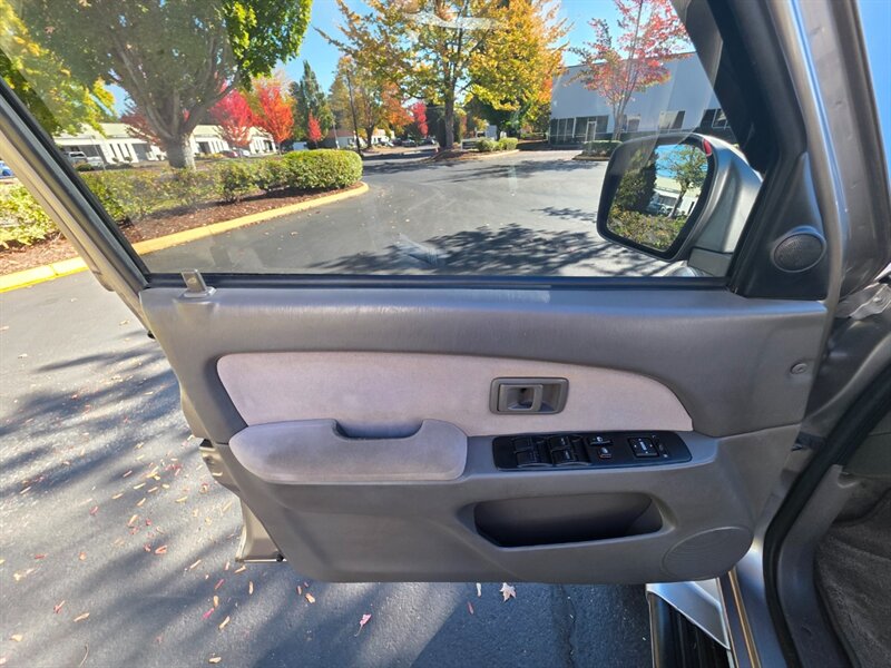 2001 Toyota 4Runner SR5 V6 / 4X4 / DIFF LOCK / TIMING BELT DONE / NEW TIRES / NEW LIFT / SERVICE RECORDS - Photo 39 - Portland, OR 97217