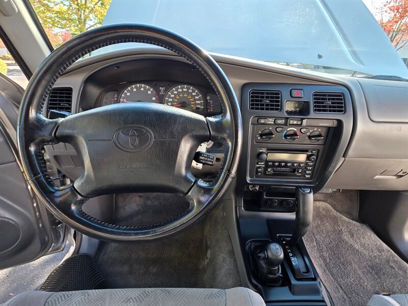 2001 Toyota 4Runner SR5 V6 / 4X4 / DIFF LOCK / TIMING BELT DONE / NEW TIRES / NEW LIFT / SERVICE RECORDS - Photo 18 - Portland, OR 97217