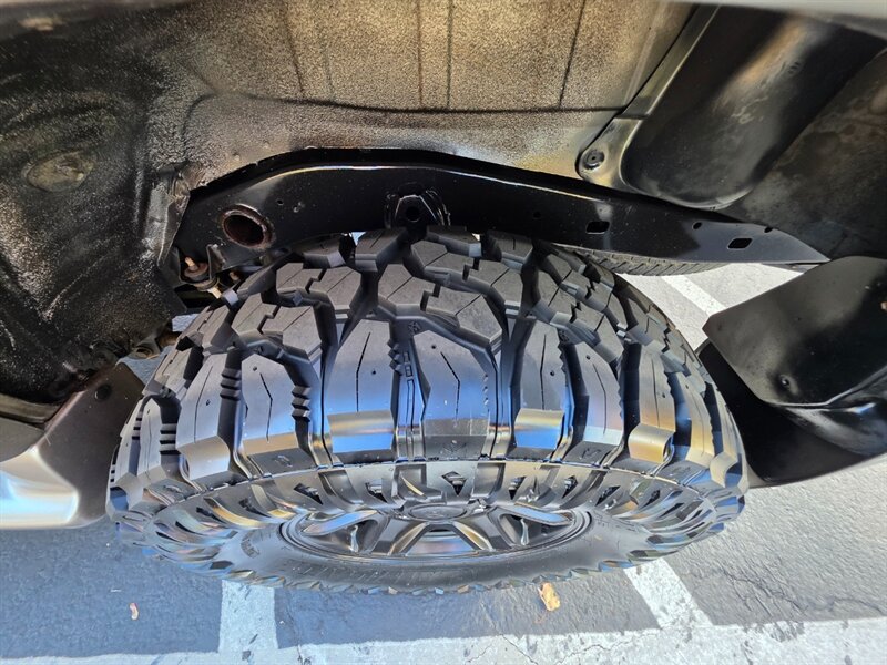 2001 Toyota 4Runner SR5 V6 / 4X4 / DIFF LOCK / TIMING BELT DONE / NEW TIRES / NEW LIFT / SERVICE RECORDS - Photo 47 - Portland, OR 97217