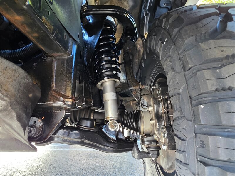 2001 Toyota 4Runner SR5 V6 / 4X4 / DIFF LOCK / TIMING BELT DONE / NEW TIRES / NEW LIFT / SERVICE RECORDS - Photo 44 - Portland, OR 97217