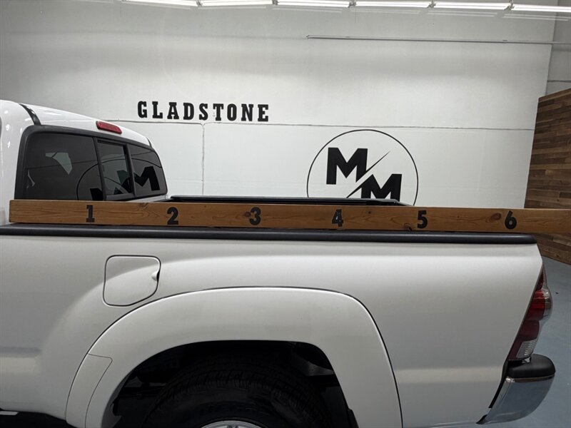 2012 Toyota Tacoma PreRunner V6 SR5 / NEW TIRES / Backup Camera /LOCAL TRUCK w. ZERO RUST - Photo 9 - Gladstone, OR 97027