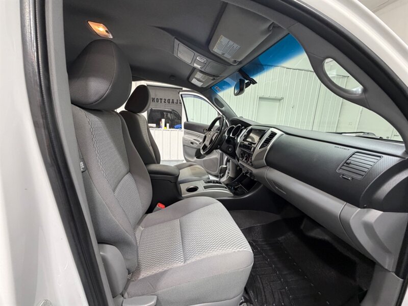 2012 Toyota Tacoma PreRunner V6 SR5 / NEW TIRES / Backup Camera /LOCAL TRUCK w. ZERO RUST - Photo 17 - Gladstone, OR 97027