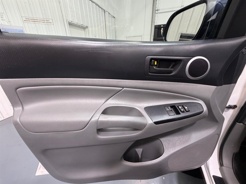2012 Toyota Tacoma PreRunner V6 SR5 / NEW TIRES / Backup Camera /LOCAL TRUCK w. ZERO RUST - Photo 32 - Gladstone, OR 97027