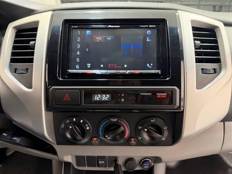 2012 Toyota Tacoma PreRunner V6 SR5 / NEW TIRES / Backup Camera /LOCAL TRUCK w. ZERO RUST - Photo 20 - Gladstone, OR 97027