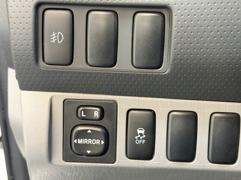 2012 Toyota Tacoma PreRunner V6 SR5 / NEW TIRES / Backup Camera /LOCAL TRUCK w. ZERO RUST - Photo 35 - Gladstone, OR 97027