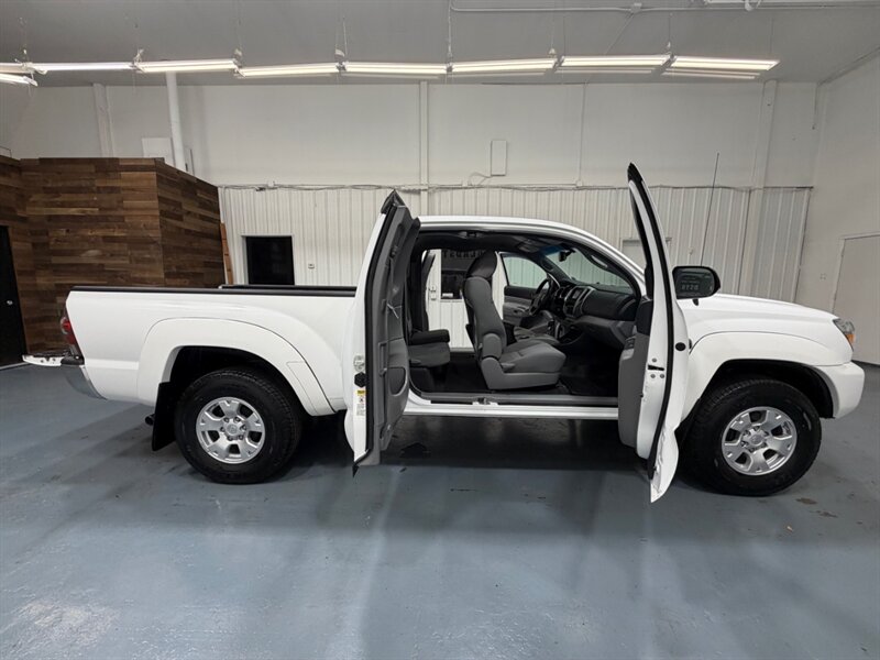 2012 Toyota Tacoma PreRunner V6 SR5 / NEW TIRES / Backup Camera /LOCAL TRUCK w. ZERO RUST - Photo 13 - Gladstone, OR 97027