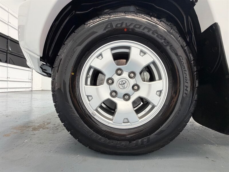 2012 Toyota Tacoma PreRunner V6 SR5 / NEW TIRES / Backup Camera /LOCAL TRUCK w. ZERO RUST - Photo 23 - Gladstone, OR 97027