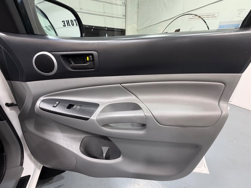 2012 Toyota Tacoma PreRunner V6 SR5 / NEW TIRES / Backup Camera /LOCAL TRUCK w. ZERO RUST - Photo 33 - Gladstone, OR 97027