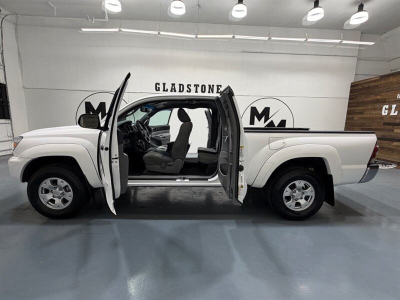 2012 Toyota Tacoma PreRunner V6 SR5 / NEW TIRES / Backup Camera /LOCAL TRUCK w. ZERO RUST - Photo 12 - Gladstone, OR 97027