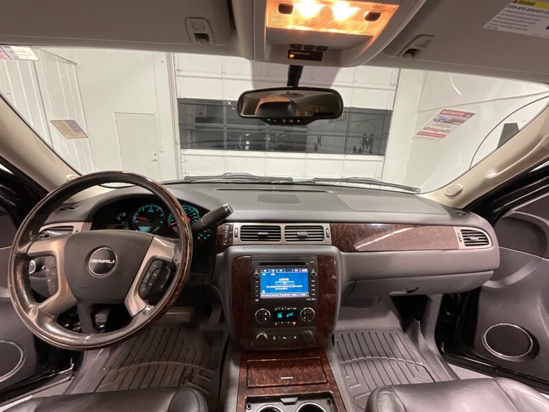 2011 GMC Yukon Denali 4X4 / 6.2L V8 / Leather DVD Player / LOCAL  / 3RD ROW SEAT - Photo 44 - Gladstone, OR 97027