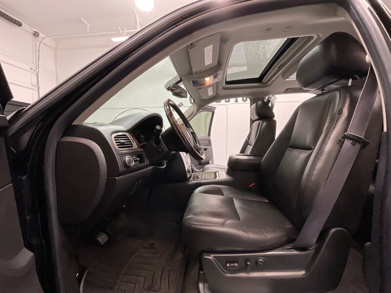 2011 GMC Yukon Denali 4X4 / 6.2L V8 / Leather DVD Player / LOCAL  / 3RD ROW SEAT - Photo 38 - Gladstone, OR 97027