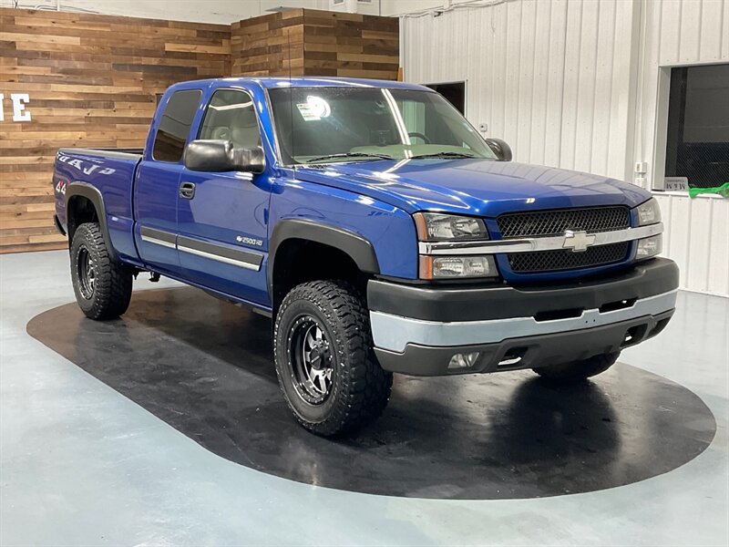 2003 Chevrolet Silverado 2500 LS Extended Cab 4Dr / 4X4 /6.0L V8/ 5-SPEED MANUAL  / LOCAL TRUCK NO RUST - Photo 2 - Gladstone, OR 97027