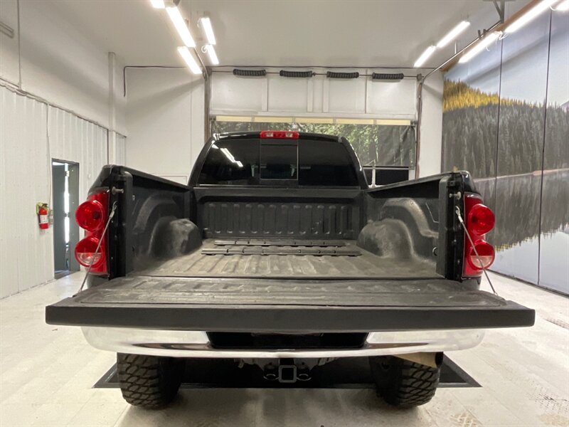 2007 Dodge Ram 2500 SLT MEGACAB 4X4 / 6.7L DIESEL / 6-SPEED MANUAL  / LIFTED w. 37 " MUD TIRES & 17 " XD WHEELS / LOCAL OREGON TRUCK / RUST FREE / SHARP & CLEAN !! - Photo 18 - Gladstone, OR 97027