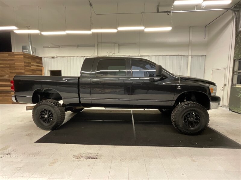 2007 Dodge Ram 2500 SLT MEGACAB 4X4 / 6.7L DIESEL / 6-SPEED MANUAL  / LIFTED w. 37 " MUD TIRES & 17 " XD WHEELS / LOCAL OREGON TRUCK / RUST FREE / SHARP & CLEAN !! - Photo 4 - Gladstone, OR 97027