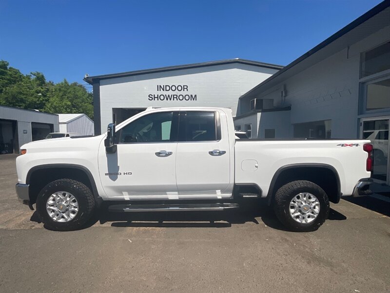 2022 Chevrolet Silverado 2500 LTZ Crew Cab 4X4 / 6.6L DIESEL / 32,000 MILES  / Leather Heated Seats / RUST FREE - Photo 3 - Gladstone, OR 97027