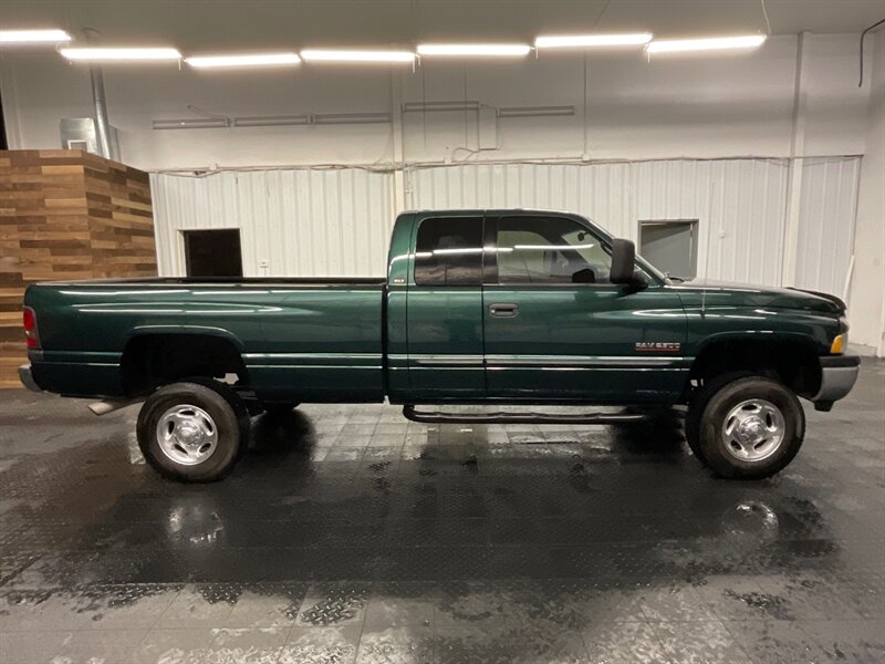 2001 Dodge Ram 2500 Laramie SLT 4X4 / 5.9L DIESEL / 121,000 MILES  LONG BED / CALIFORNIA TRUCK / RUST FREE / SHARP & CLEAN !! - Photo 4 - Gladstone, OR 97027