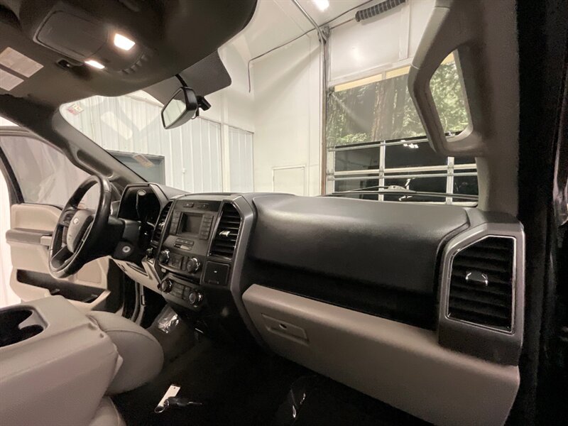 2018 Ford F-150 XLT Crew Cab 4X4 / 3.5L V6 ECOBOOST / 1-OWNER  /Backup Camera / Excel Cond - Photo 16 - Gladstone, OR 97027