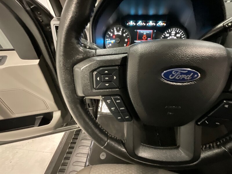 2018 Ford F-150 XLT Crew Cab 4X4 / 3.5L V6 ECOBOOST / 1-OWNER  /Backup Camera / Excel Cond - Photo 34 - Gladstone, OR 97027