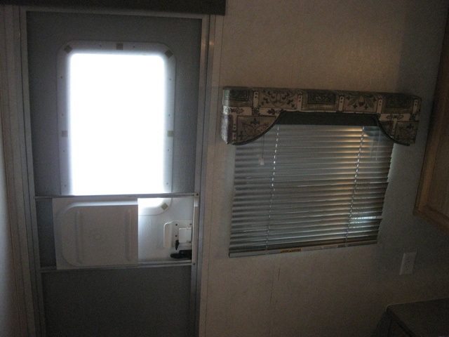 2004 Skyline LAYTON/Travel Trailer/ Slide Out/ 29 Feet   - Photo 26 - Portland, OR 97217