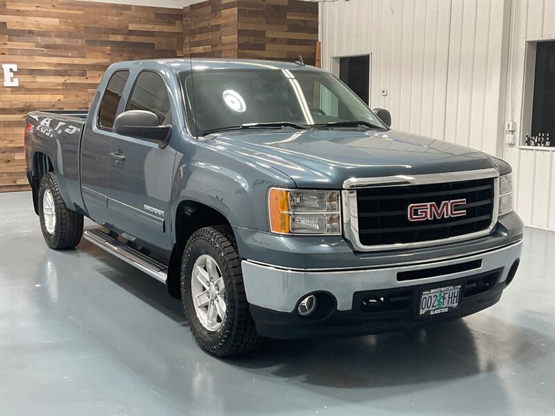 2011 GMC Sierra 1500 SLE Z71 OFF RD 4X4 / 5.3L V8 /1-OWNER / 70k MILES / ZERO RUST / Backup Camera / Leather Seats/ Z71 off rd pkg - Photo 2 - Gladstone, OR 97027