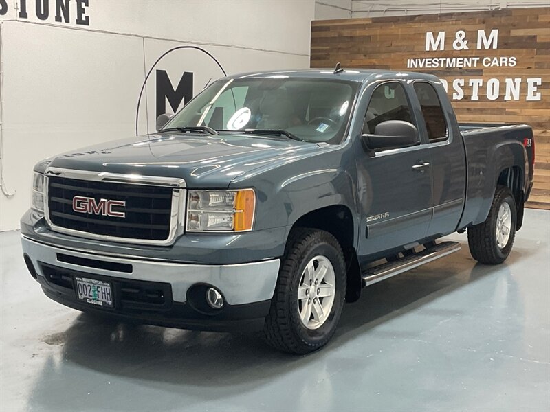 2011 GMC Sierra 1500 SLE Z71 OFF RD 4X4 / 5.3L V8 /1-OWNER / 70k MILES / ZERO RUST / Backup Camera / Leather Seats/ Z71 off rd pkg - Photo 1 - Gladstone, OR 97027